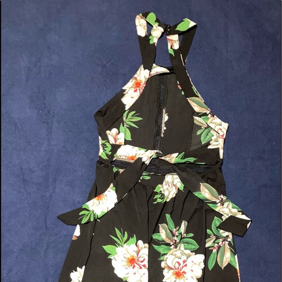 Sleeveless Summer Dress - Picture 2 of 8